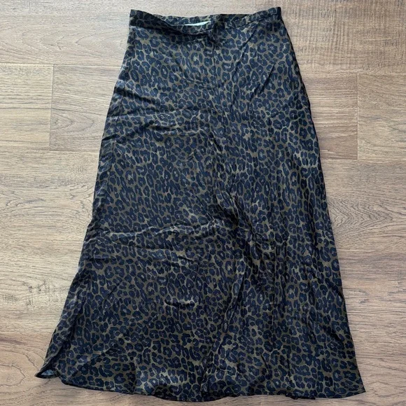 NWOT ZARA LEOPARD SILK SKIRT XS - Picture 1 of 3